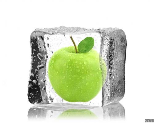 Jabko w kostce lodu