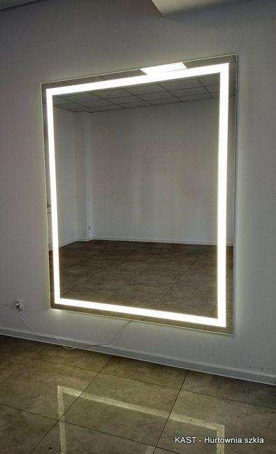lustro z podświetleniem LED 